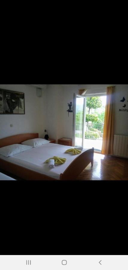 Comfortable Rooms With Small Kitchen Bacina Kültér fotó